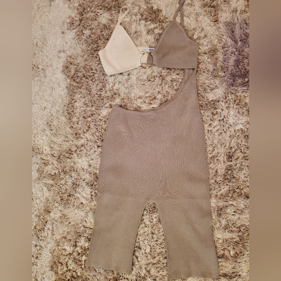 One-piece 2-toned Jumper - Picture 4 of 5